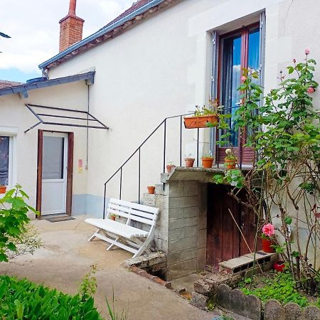Petite Maison Etape Loire A Velo Ou Compostelle Mosnes Bagian luar foto